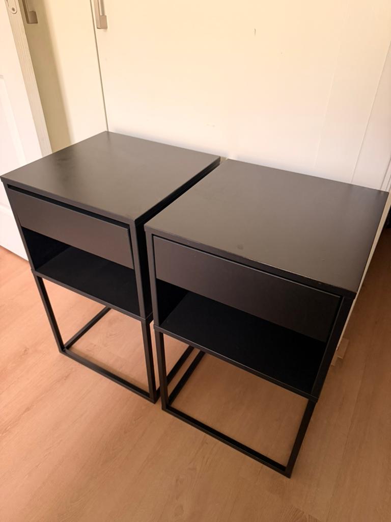 Twee IKEA Vikhammer nachtkastjes zwart, Huis en Inrichting, Ophalen, Zo goed als nieuw, Minder dan 45 cm, 55 tot 70 cm