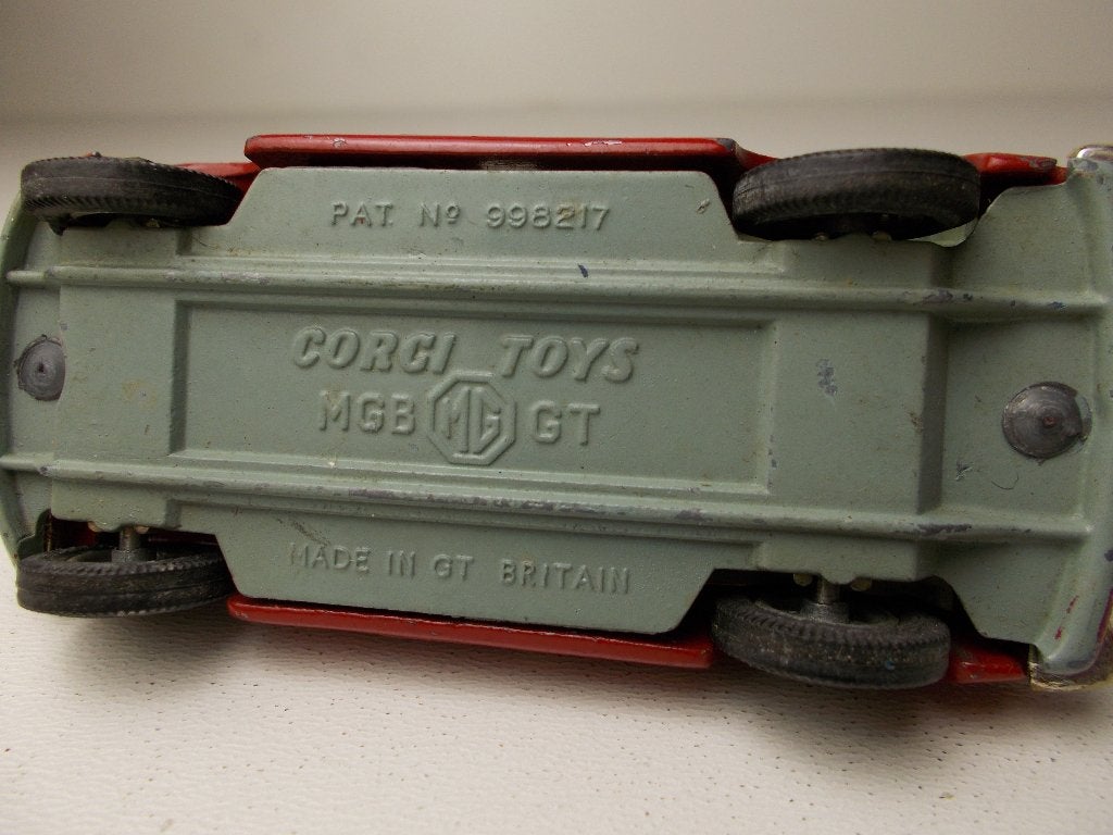1967 Corgi Toys 327 MGB GT (-B-), Ophalen of Verzenden, Zo goed als nieuw, Auto, Corgi