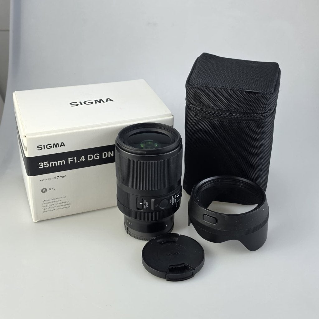 Sigma 35MM F1.4 DG DN Lens in Doos, Sigma, Zo goed als nieuw, https://www.sigma-global.com/en/contact/, 2-4-16 Kurigi, Asao-ku, Kawasaki-shi, Kanagawa 215-8530, Japan
