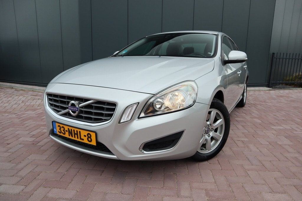 Volvo S60 2.0T Intro Edition Navigatie Trekhaak Pdc Etc., Auto's, Volvo, Voorwielaandrijving, Stof, Zwart, 4 cilinders
