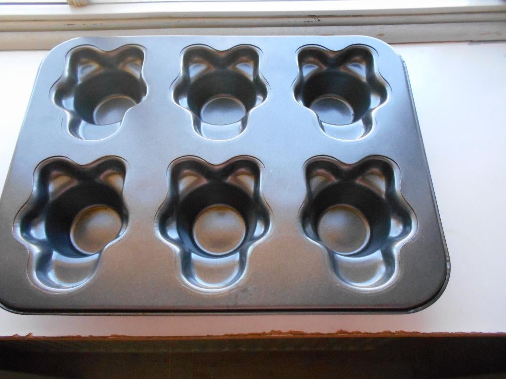 Metalen bakvorm, spiksplinternieuw, nu 0,25., Hobby en Vrije tijd, Taarten en Cupcakes maken, Nieuw, Bakvorm, Cupcakes, Ophalen of Verzenden