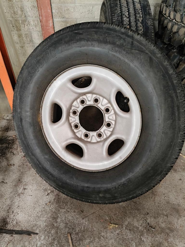 2x Chevy Van velg met band, 4x doppen, 23x wielmoer, Ophalen, Zomerbanden