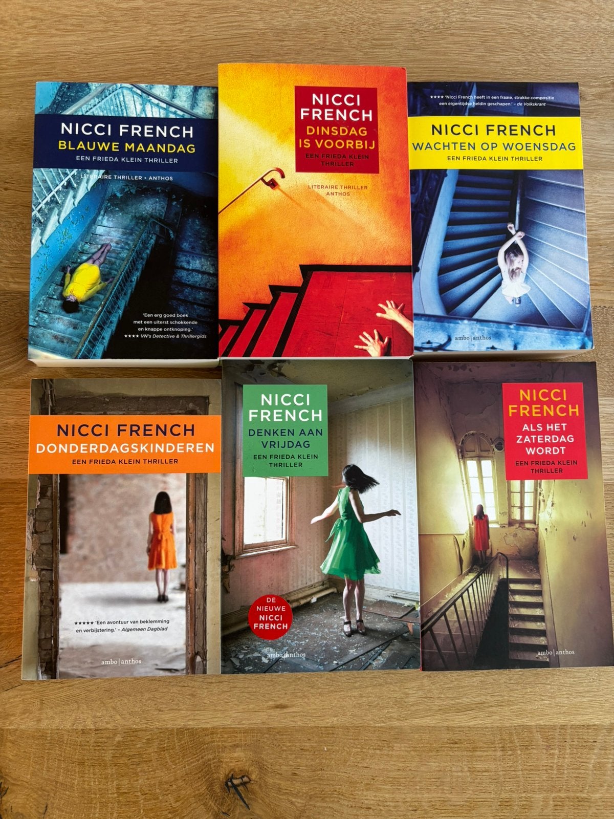 Nicci French - serie Maandag t/m Zaterdag, Ophalen of Verzenden, Zo goed als nieuw