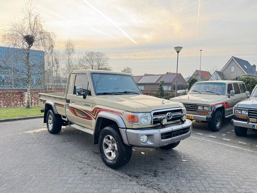 Toyota landcruiser GRJ79L 2013 Benzine