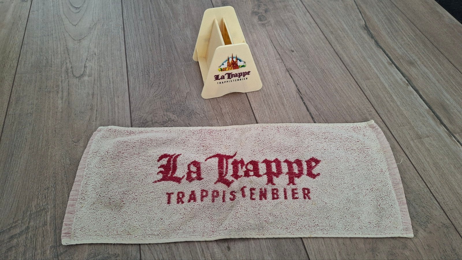 La Trappe bierviltjeshouder en handdoekje, Verzamelen, Ophalen of Verzenden, Gebruikt, Overige typen, La Trappe