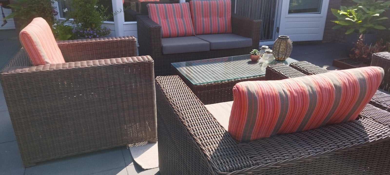 Loungeset – 5-zits met kussens en tafel met glazen plaat, Tuin en Terras, Tuinsets en Loungesets, Ophalen, 5 zitplaatsen, Gebruikt