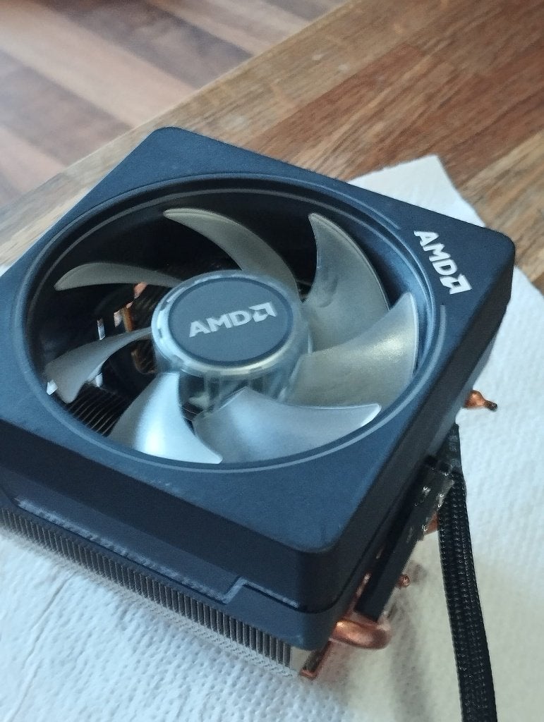 AMD Ryzen 7 2700x + koeler, Ophalen of Verzenden, Zo goed als nieuw, AMD Ryzen 7, 16-core