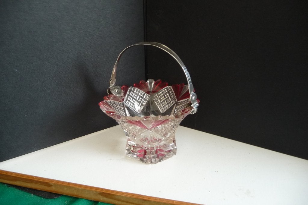 KRISTALLEN BONBON MANDJE MET ZILVER HENGSEL 10,5 CM GEKEURD, Antiek en Kunst, Antiek | Glas en Kristal, Verzenden