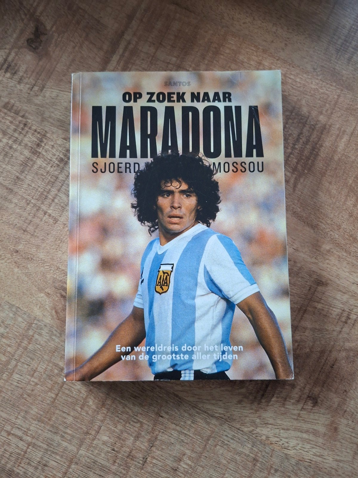 Santos Boek : Op zoek naar Maradona, Ophalen of Verzenden, Boek of Tijdschrift
