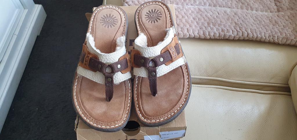 Uggs teenslippers 39, Ophalen of Verzenden, Nieuw