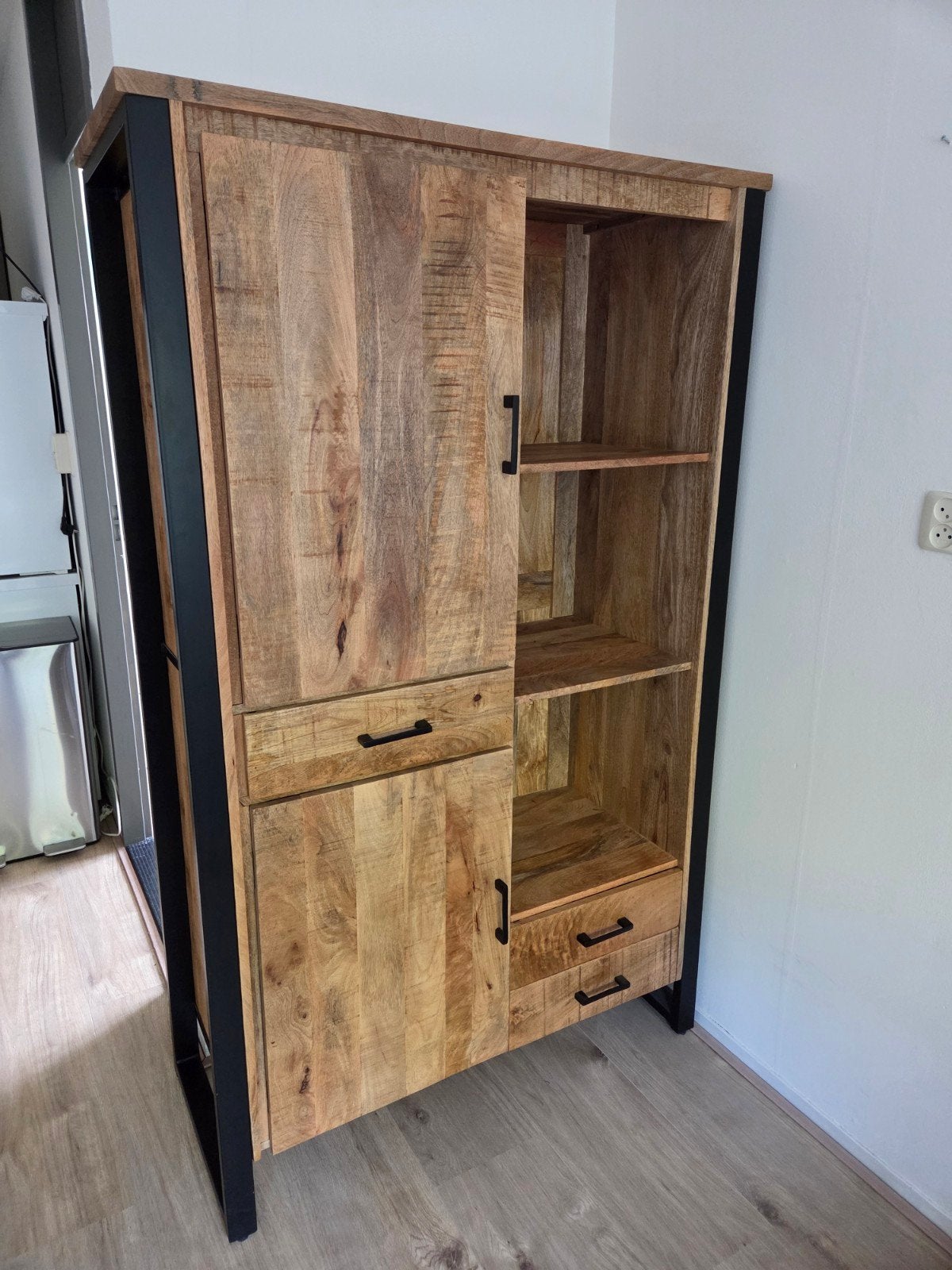 Mango houten kast, Huis en Inrichting, Ophalen, Zo goed als nieuw, 150 tot 200 cm, 25 tot 50 cm