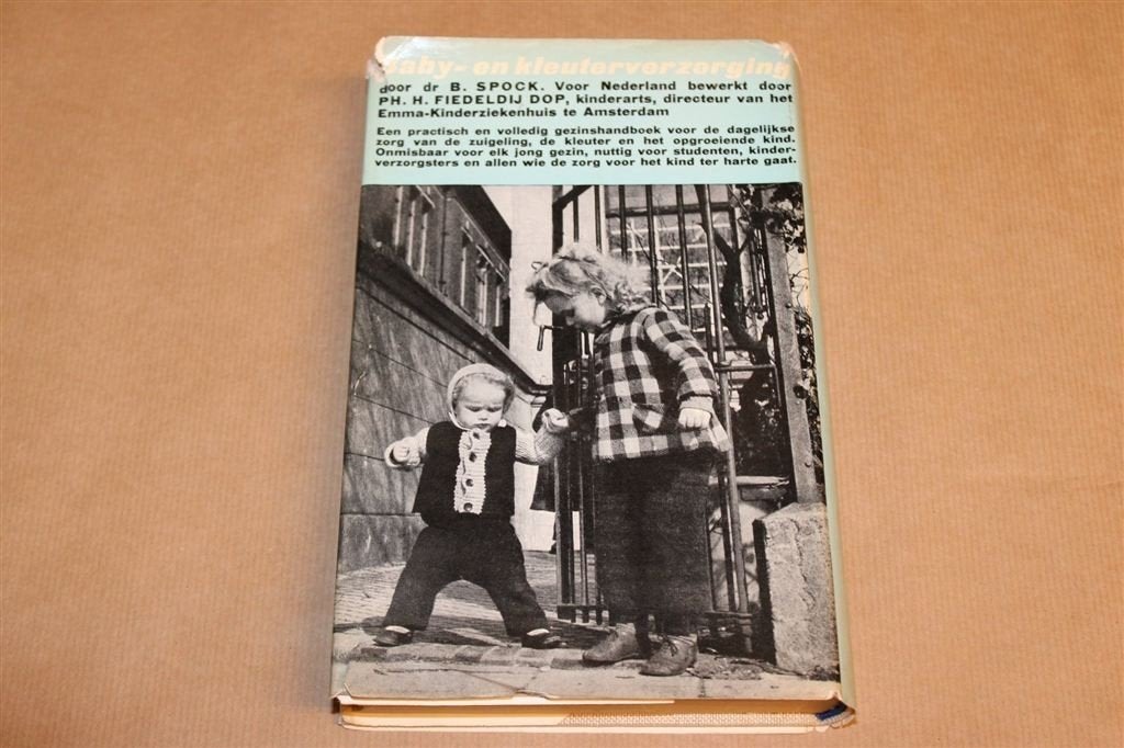 aBaby- en Kleuterverzorging — Benjamin Spock, 1957 Vintage, Ophalen of Verzenden, Gelezen, Zwangerschap en Bevalling