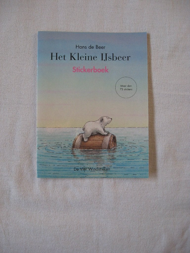 Hans de Beer - Het Kleine IJsbeer stickerboek & leesboek +2, Boeken, Hans de Beer, Fictie algemeen, Nieuw, Ophalen of Verzenden