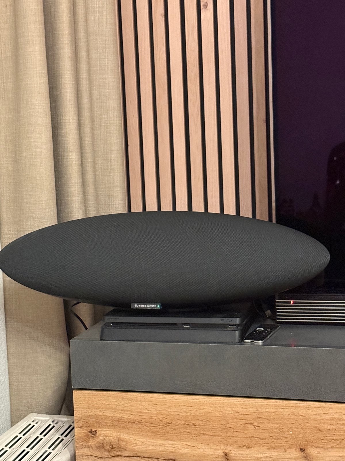 B&W Zeppelin Wireless Speaker -