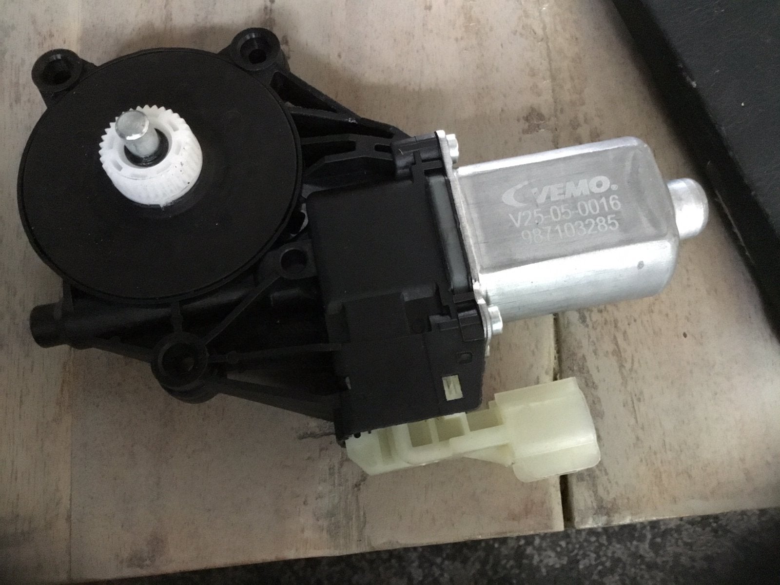 Nieuwe raammotor VEMO V25-05-0016 te koop, Ophalen of Verzenden, Nieuw, Universele onderdelen