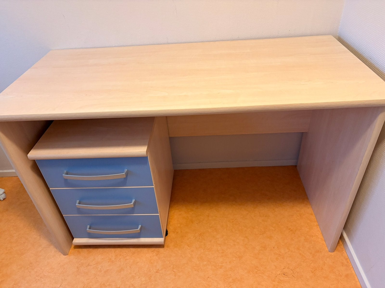 Bureau, Huis en Inrichting, Ophalen, Gebruikt, Kinderbureau, 125 cm