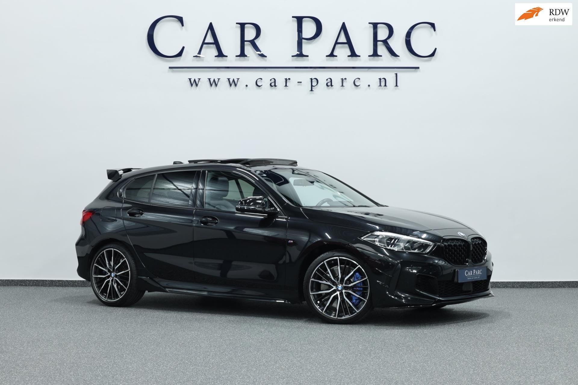 BMW 1-serie M135i xDrive 306+PK M-PERFORMANCE/LED/VIRTUAL/SF, Auto's, 1998 cc, Gebruikt, 4 cilinders, Zwart