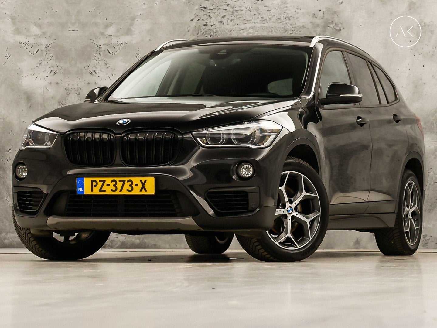 BMW X1 sDrive18i Sport High Executive 140Pk Automaat (PANORA, Auto's, 12 maanden, Automatische klimaatregeling, Zwart, 3 cilinders
