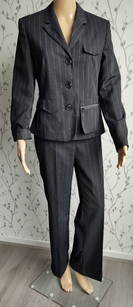 "APART" Zwart met Krijtstreep Broekpak maat 36 ( Nieuw), Kleding | Dames, Kostuum of Pak, Zwart, Nieuw, Ophalen of Verzenden