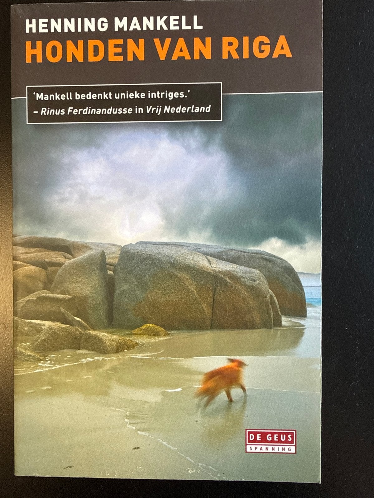 Honden van Riga - Henning Mankell (Inspecteur Wallander), Ophalen of Verzenden, Zo goed als nieuw