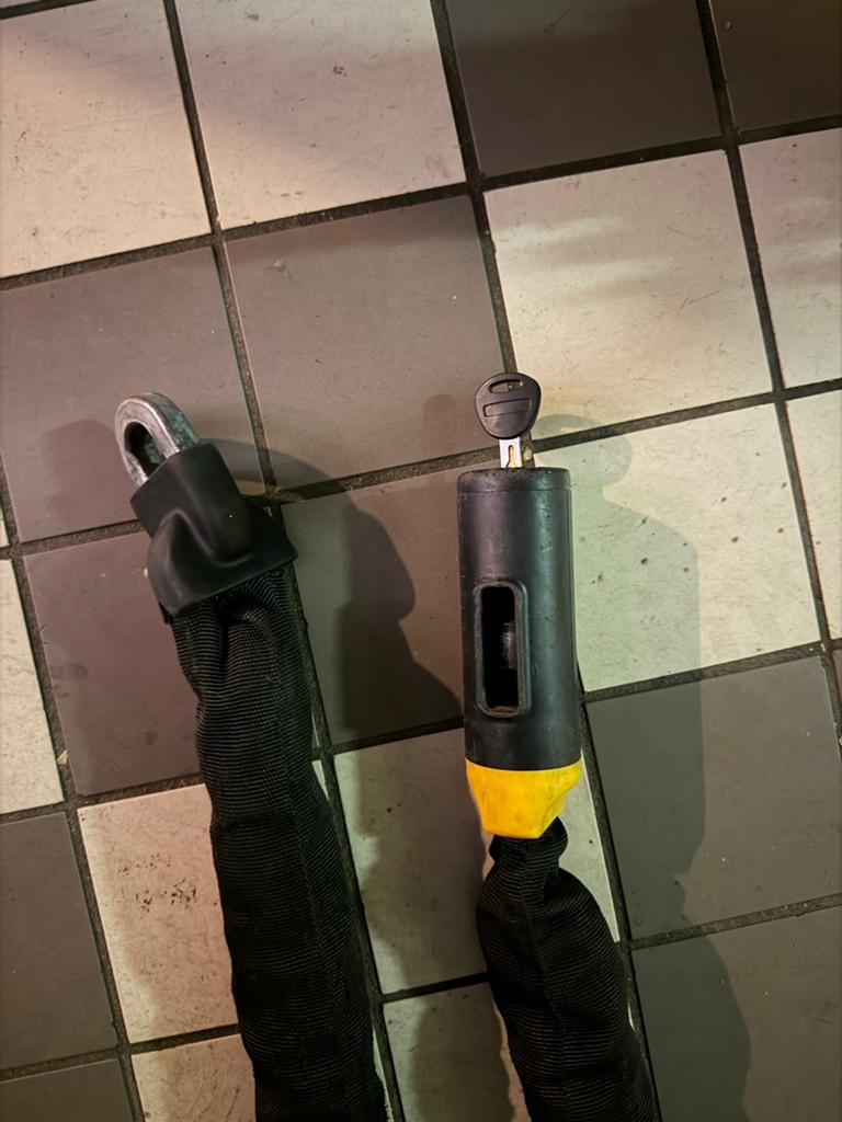Kettingslot voor scooter en fiets, Fietsen en Brommers, Fietsaccessoires | Fietssloten, Ophalen, Gebruikt, Kettingslot