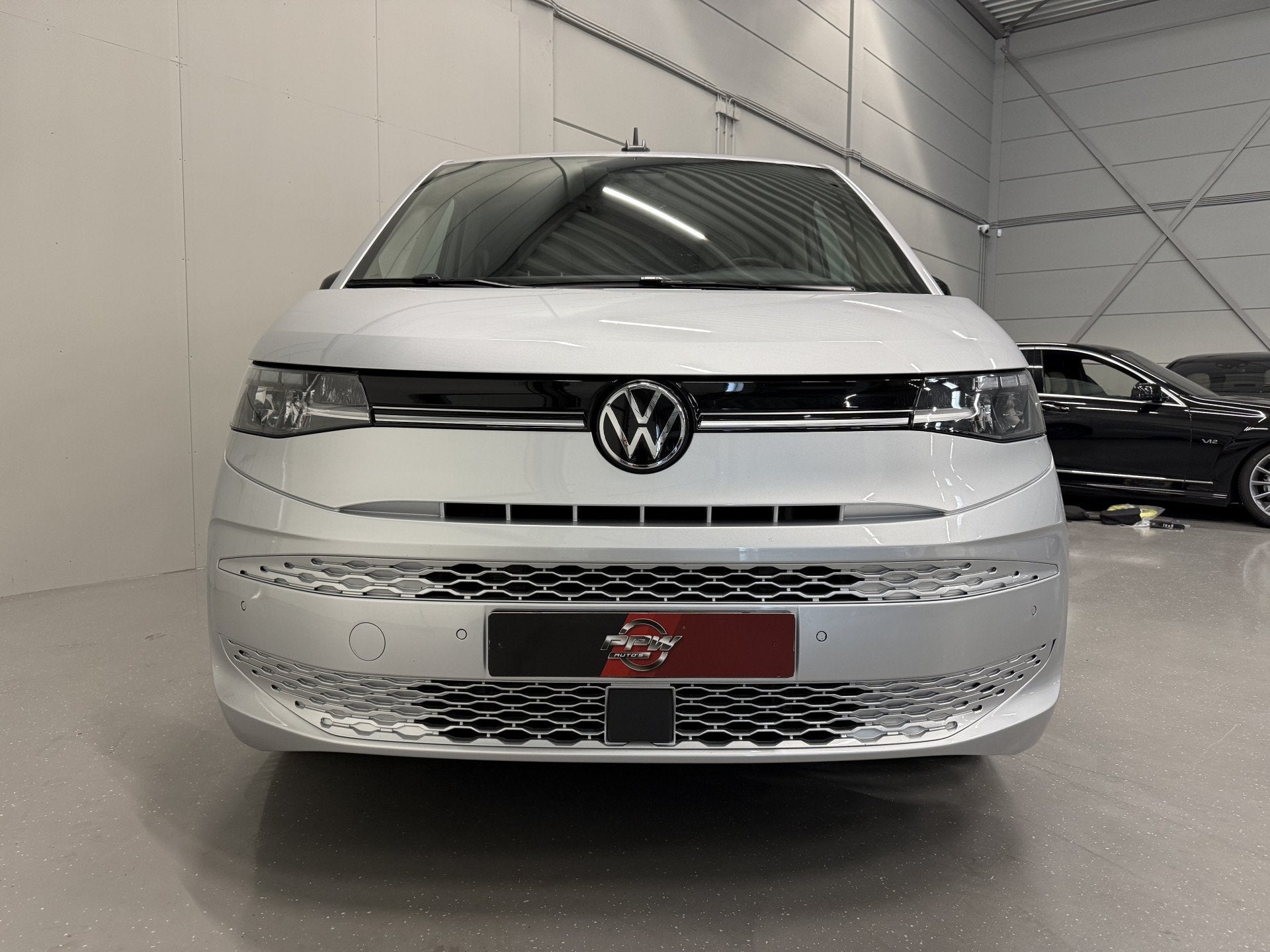 Volkswagen Multivan 1.4 eHybrid Life 7p. TREKHAAK/ACC/ELECTR, Stof, Gebruikt, Zwart, Met garantie (alle)