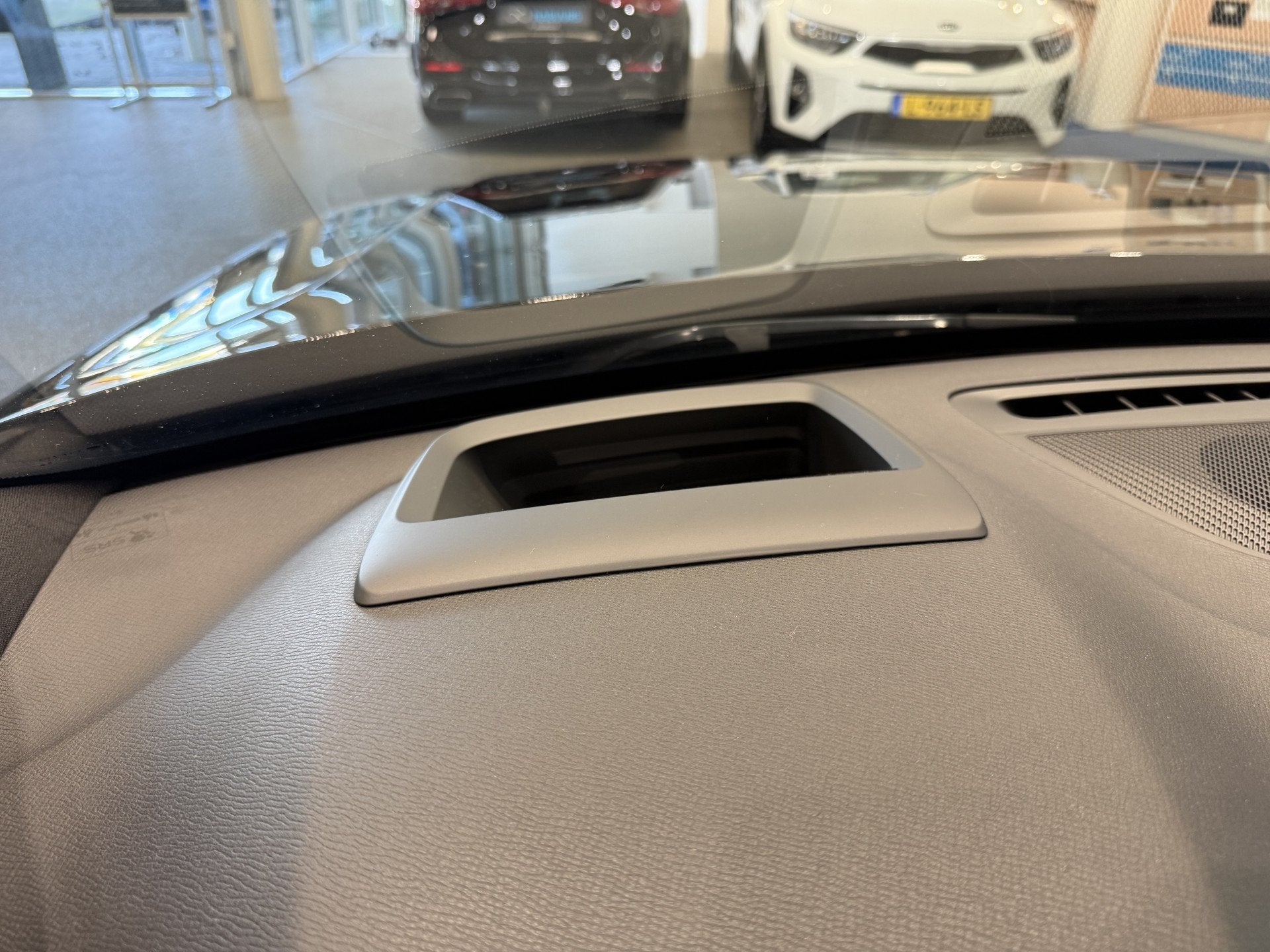 Foto 22 van Volvo XC90 2.0 T8 Recharge AWD R-Design, Trekhaak, Luchtveri