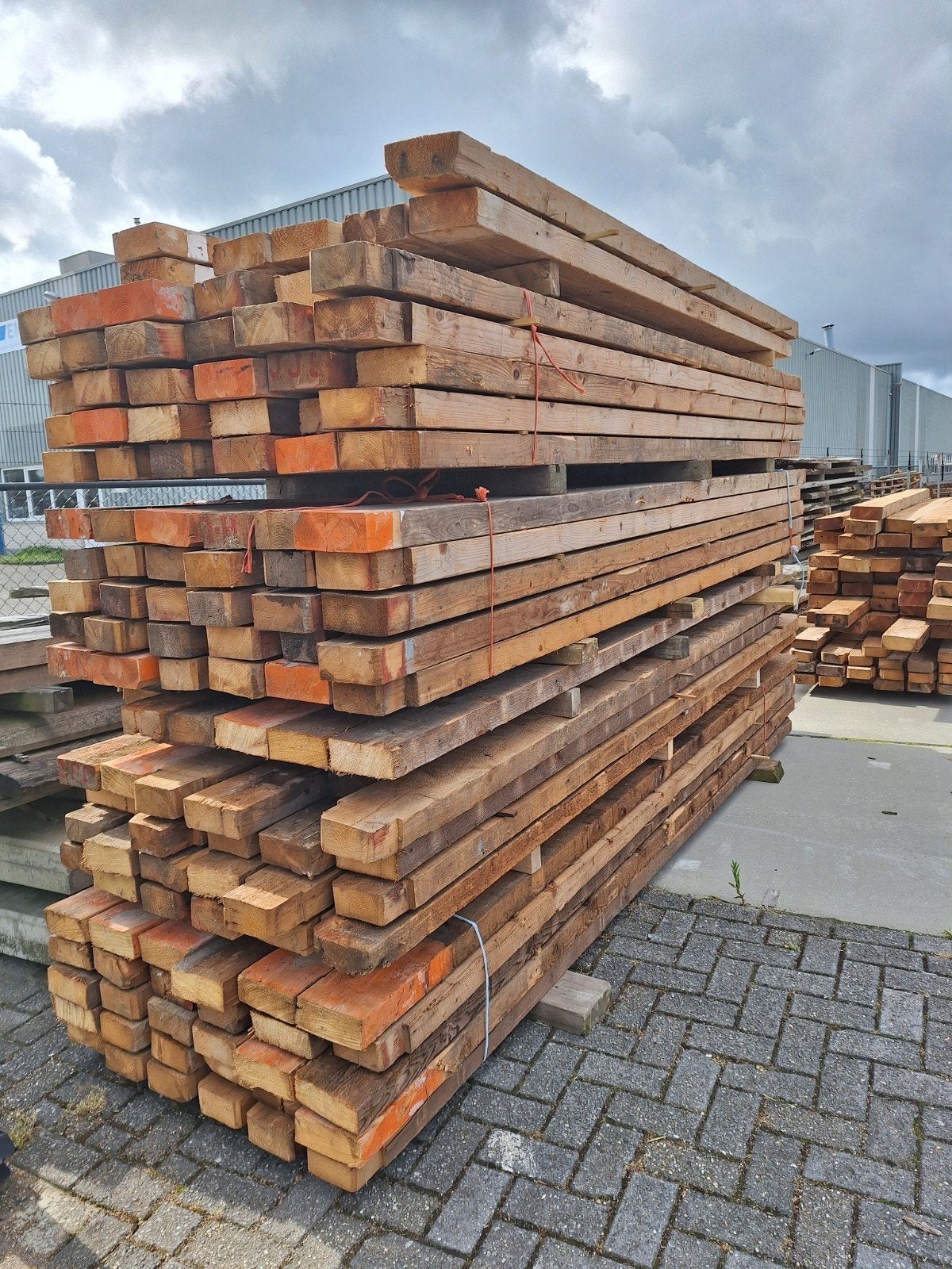 Diverse partijen  grenen  en vuren sloophout  balken, Ophalen of Verzenden, Nieuw, 250 cm of meer, Balken