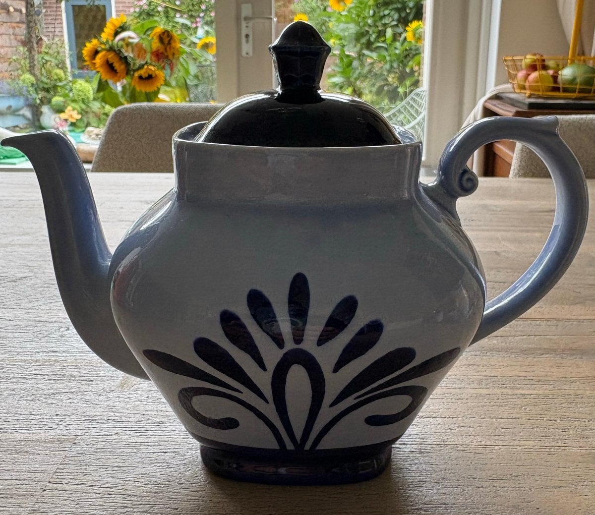 Theepot van Royal Sphinx Maastricht handgeschilderd, Ophalen of Verzenden