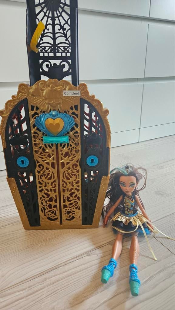 Monster High Cleo de Nile met kledingkast en accessoires, Ophalen