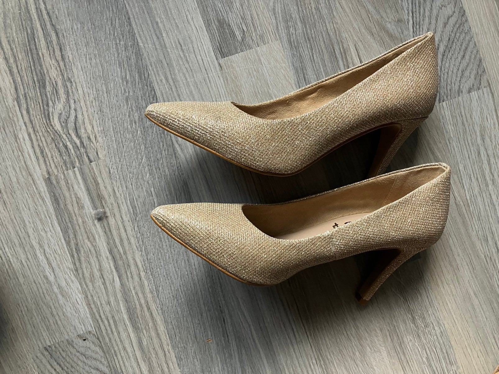 Super mooie goudkleurige pumps maat 39 bijna gratis, Ophalen of Verzenden