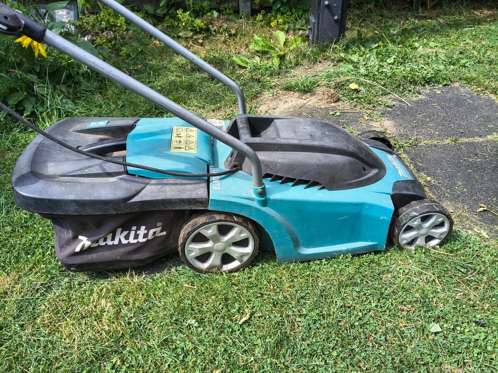 Makita elektrische grasmaaier ELM3311, Tuin en Terras, Grasmaaiers, Ophalen, Cirkelmaaier, Gebruikt, Elektrische grasmaaier