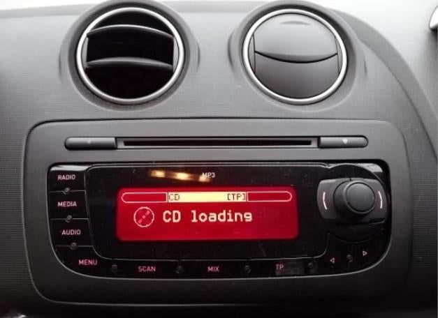 radio cd mp3 gebruikte radio rood verlicht  seat ibiza lv, Auto diversen, Ophalen, Gebruikt