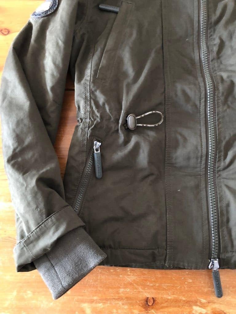 Mooie legergroene winterjas van Superdry met borgvoering, Superdry, Ophalen of Verzenden, Zo goed als nieuw, Maat 36 (S)