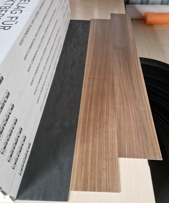 Restpartij 33 m2-Plak PVC Designvloer Classic28 Walnootbruin, Huis en Inrichting, Stoffering | Vloerbedekking, Ophalen, Nieuw