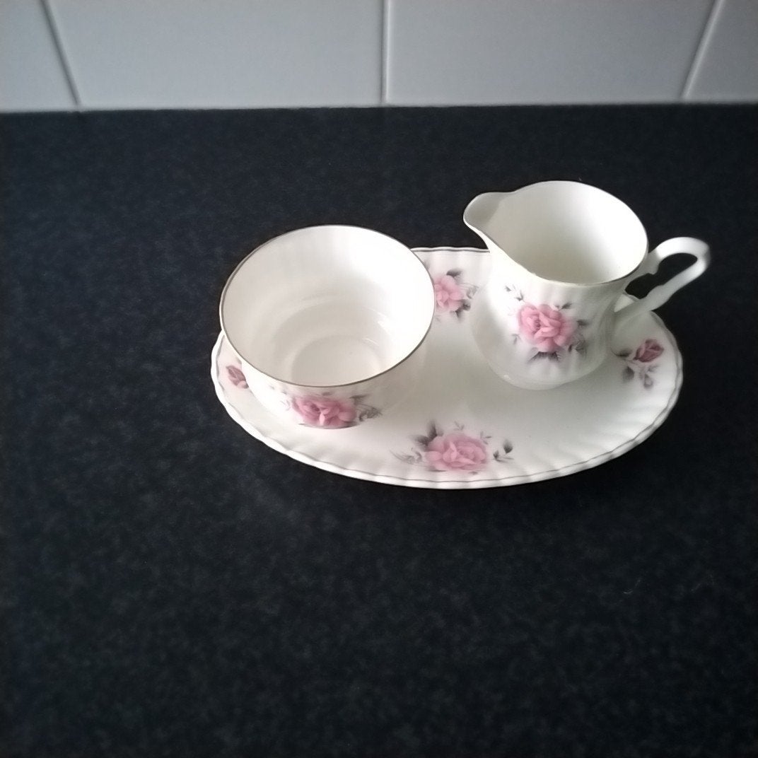 Royal stafford roomstel met roosjes, Ophalen of Verzenden, Zo goed als nieuw, Porselein, Overige stijlen