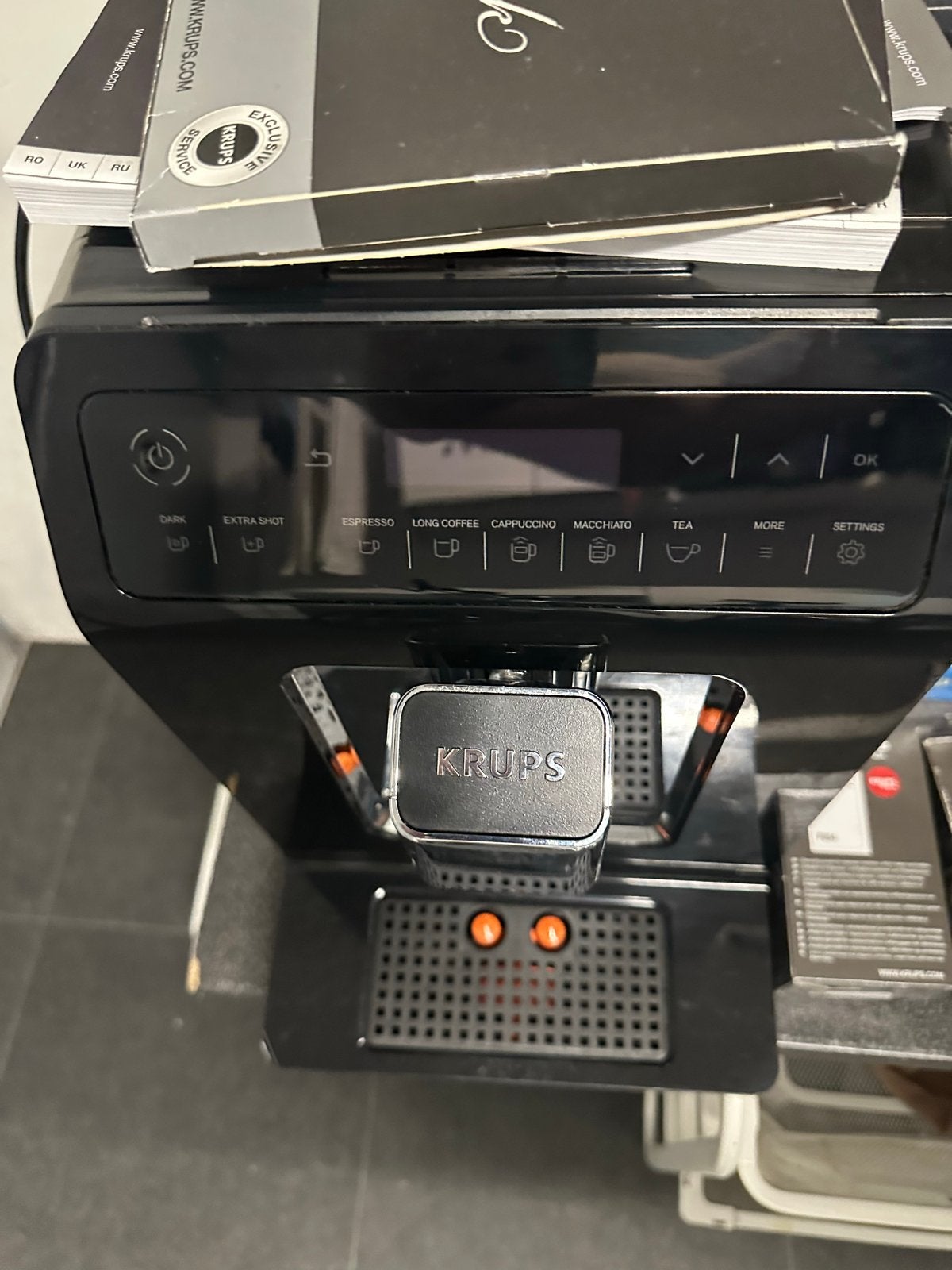 Defecte Krups EA8908 koffiemachine met onderhoudsmiddelen, Ophalen, Niet werkend, Koffiemachine, Koffiebonen