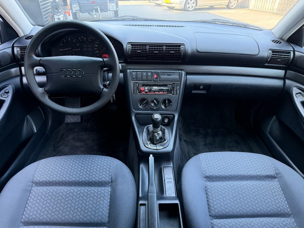 Audi A4 Limousine 1.6 GRIJS| 1996| ZEER NETJES| APK| 149DKM, foto 10