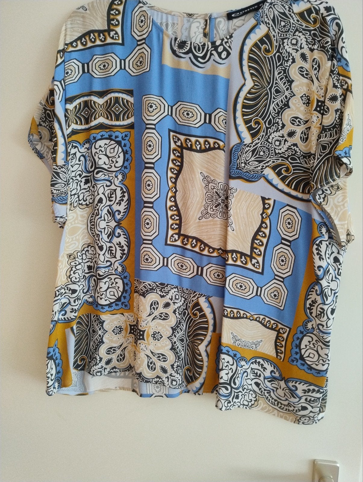 Mooie Espresso blouse. Maar 44-46, Kleding | Dames, Ophalen of Verzenden, Nieuw, Maat 42/44 (L), Korte mouw