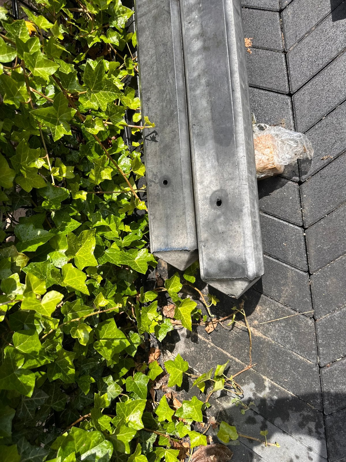 Nieuwe betonpalen (2 stuks) + onderplaat – Antraciet (Glad), Ophalen, Zo goed als nieuw, 200 cm of meer