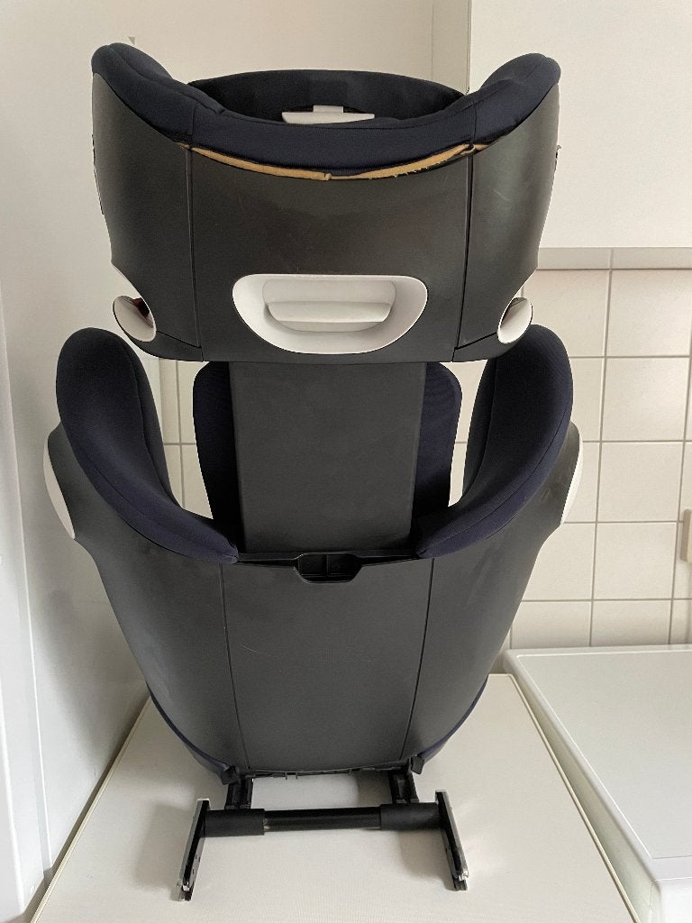 autostoeltje 2 stuks zwart en blauw, Kinderen en Baby's, Autogordel of Isofix, Gebruikt, 15 t/m 36 kg, Afneembare rugleuning