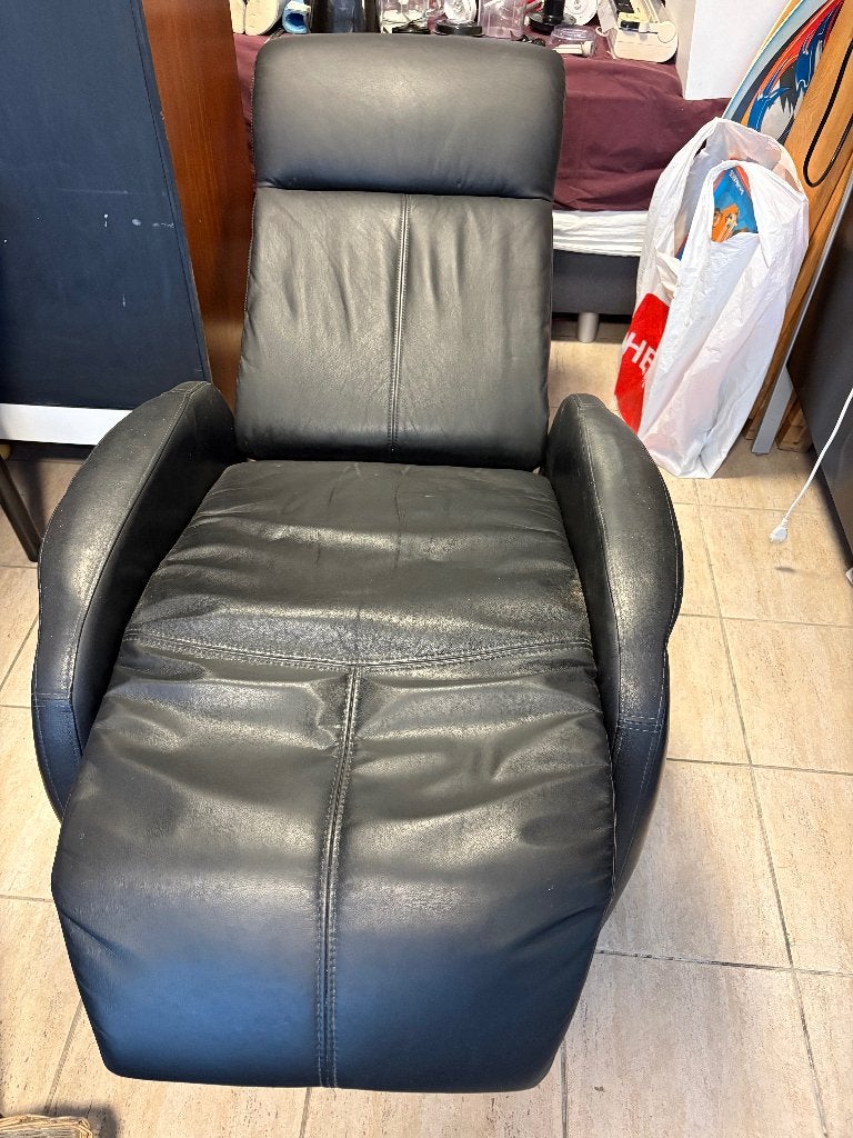 Zwarte leren relaxfauteuil - Comfortabel en gebruikt, Ophalen, Modern, Comfortabel, Gebruikt, 75 tot 100 cm