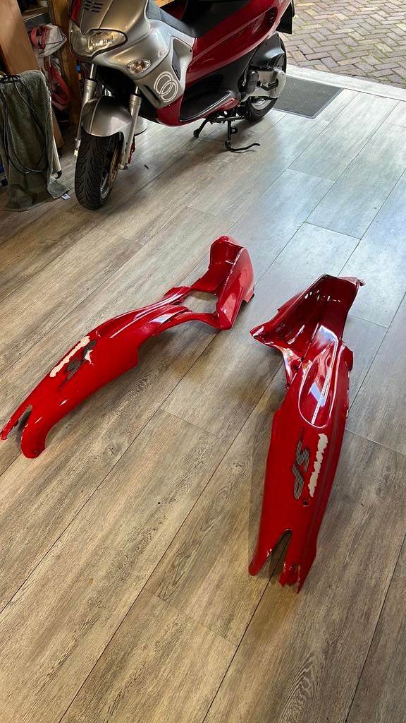 Gilera runner zijkappen rood, Fietsen en Brommers, Ophalen of Verzenden, Overige typen, Overige merken
