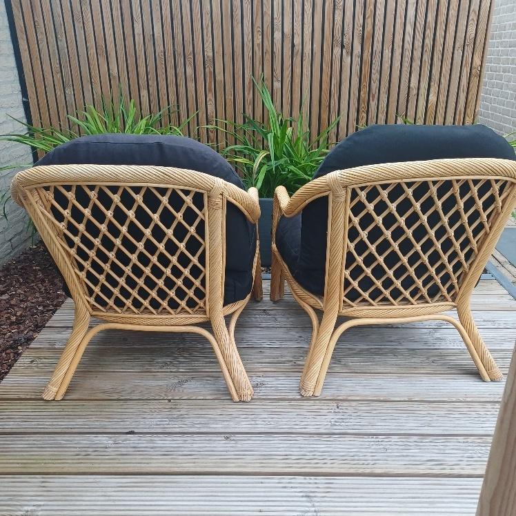 2 rotan fauteuils met zwarte kussens, Ophalen, Zo goed als nieuw, Rotan