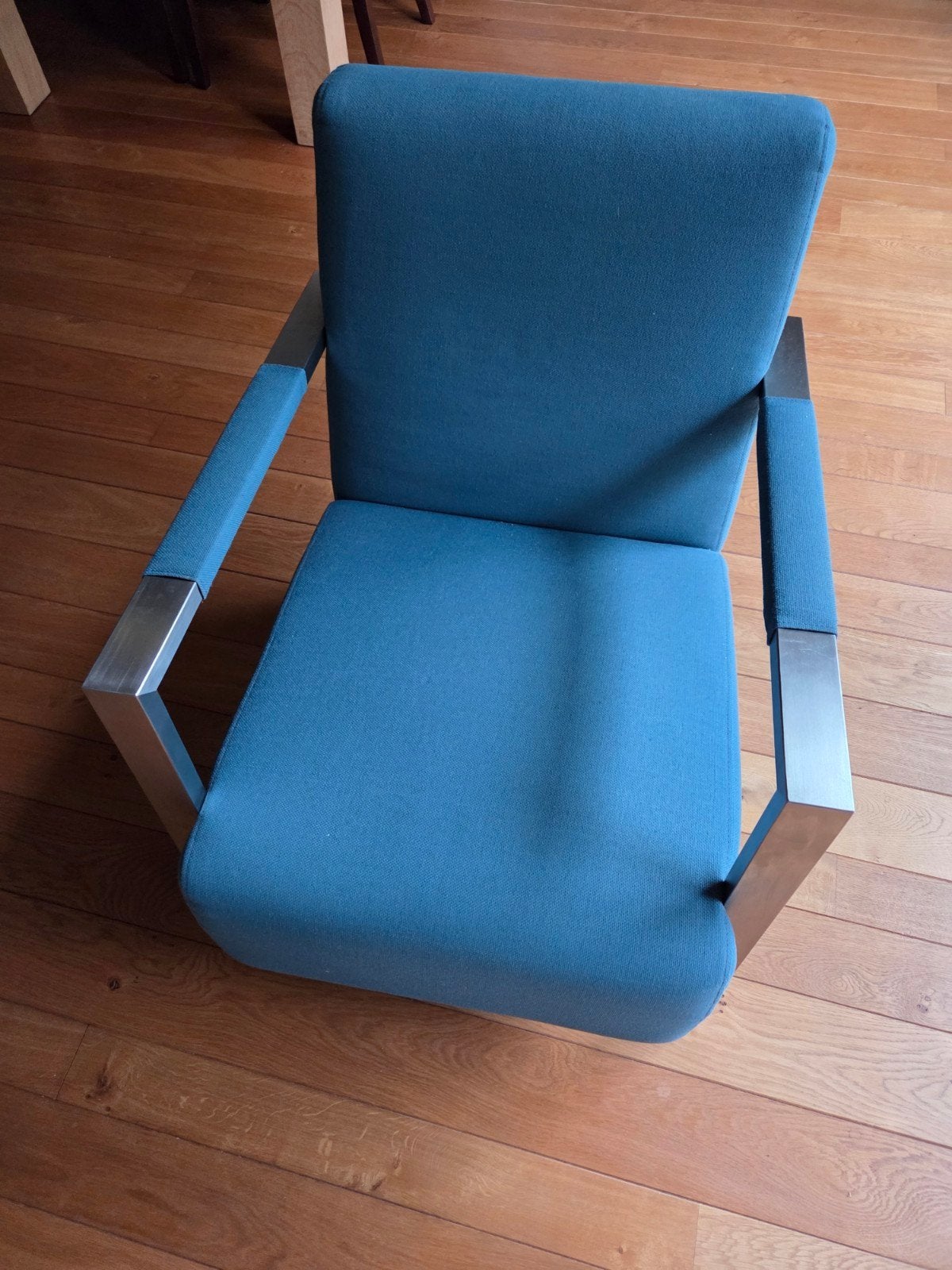 Moderne fauteuil met metalen frame en blauwe stof, Ophalen, Gebruikt, Blauw, Stof