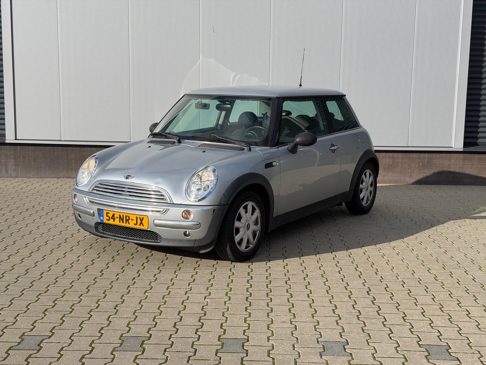 Mini 1.6 16V ONE 2004 Grijs, Auto's, Voorwielaandrijving, 4 cilinders, 4 stoelen, Origineel Nederlands