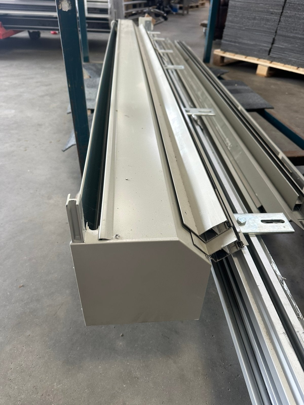 Rolluik 264 cm breedt x 237 cm, Doe-het-zelf en Verbouw, Rolluiken, Ophalen, Gebruikt, Q, Q