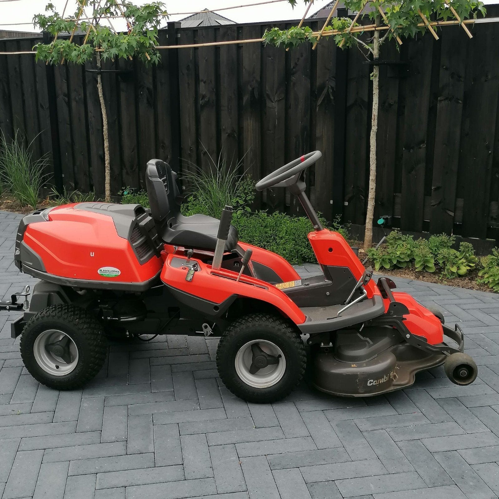 Zitmaaier Husqvarna R 214TC - Zo goed als nieuw, Ophalen, Cirkelmaaier, Zo goed als nieuw, Benzine-grasmaaier