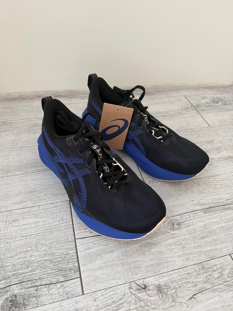 Asics Novablast 5 (Maat 42), Sport en Fitness, Loopsport en Atletiek, Hardloopschoenen, Nieuw, Ophalen of Verzenden, Hardlopen