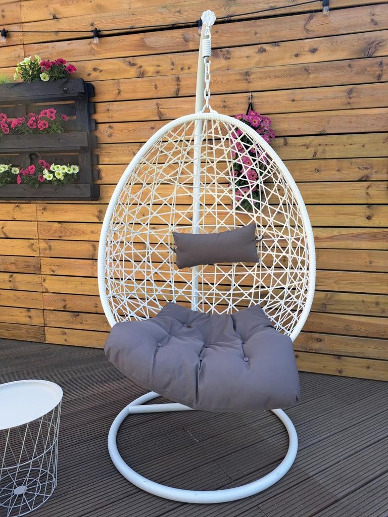 Witte Hangstoel met Grijs Kussen - Comfortabel & Stijlvol, Ophalen, Zo goed als nieuw, Wicker